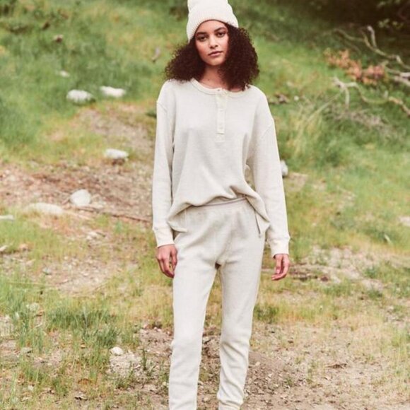 THE GREAT. Tops - THE GREAT The Waffle Slouch Henley Heather Oatmeal - Size 2/Medium